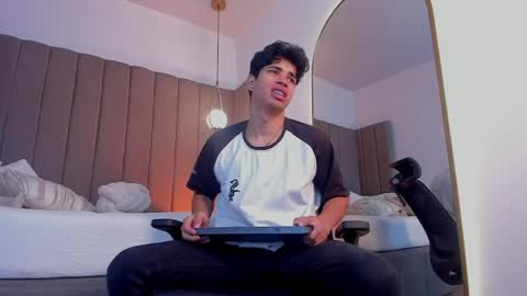 BENJAMIN online show from May 10, 1:22 am
