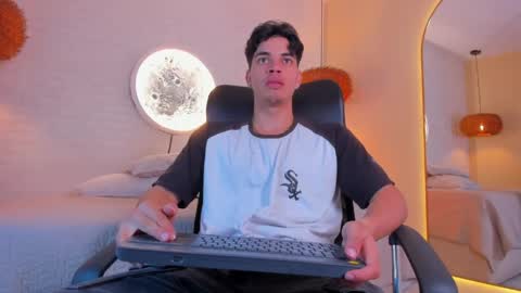 BENJAMIN online show from May 31, 3:47 am