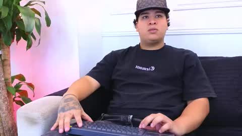 bennett_alejoo online show from February 4, 6:47 pm