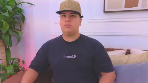 bennett_alejoo online show from April 25, 6:49 pm