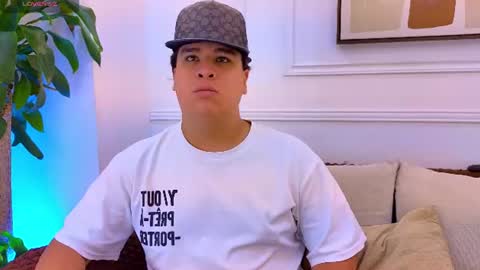 bennett_alejoo online show from July 24, 6:50 pm