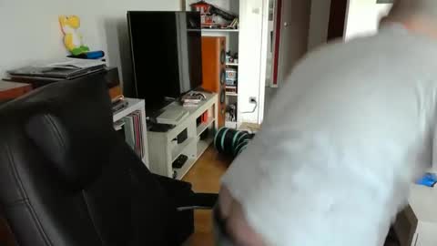 Snapshot of bennn54 chatting on February 15, 9:05 am Ben online show from February 15, 9:05 am