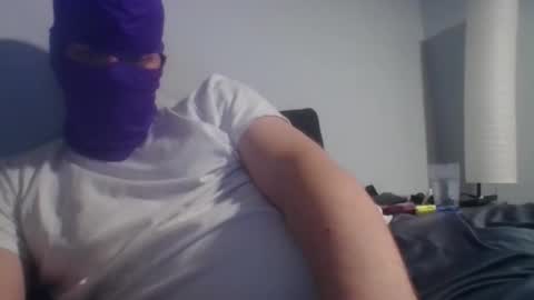 Snapshot of bennybueno chatting on March 25, 3:56 am bennybueno online show from March 25, 3:56 am