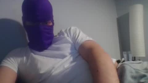 Snapshot of bennybueno chatting on March 28, 3:28 am bennybueno online show from March 28, 3:28 am