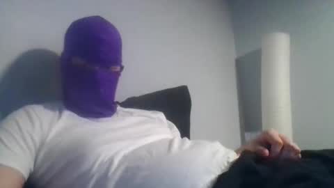 Snapshot of bennybueno chatting on April 11, 3:11 am bennybueno online show from April 11, 3:11 am