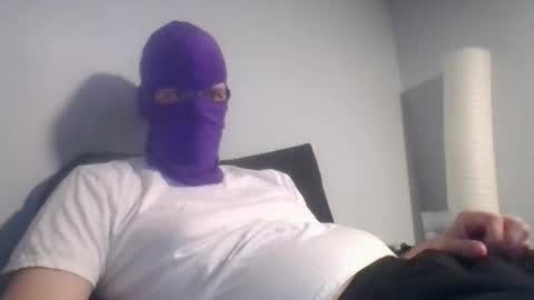 Snapshot of bennybueno chatting on April 12, 3:11 am bennybueno online show from April 12, 3:11 am