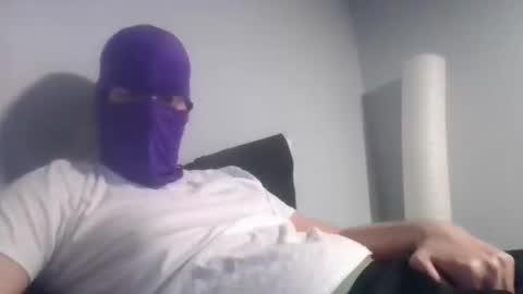 Snapshot of bennybueno chatting on April 23, 3:41 am bennybueno online show from April 23, 3:41 am