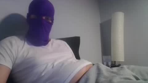 Snapshot of bennybueno chatting on April 24, 4:15 am bennybueno online show from April 24, 4:15 am