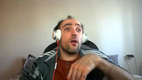 Snapshot of bentish chatting on December 16, 11:44 am bentish online show from December 16, 11:44 am