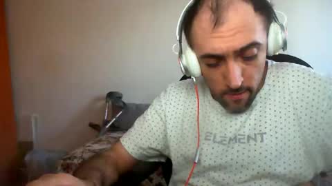 Snapshot of bentish chatting on December 17, 12:00 pm bentish online show from December 17, 12:00 pm