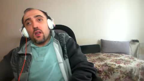 Snapshot of bentish chatting on December 29, 9:17 am bentish online show from December 29, 9:17 am