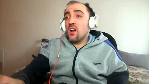 Snapshot of bentish chatting on January 4, 12:49 pm bentish online show from January 4, 12:49 pm