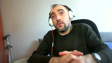 Snapshot of bentish chatting on February 13, 6:09 am bentish online show from February 13, 6:09 am