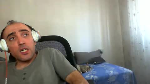 Snapshot of bentish chatting on October 13, 8:03 am bentish online show from October 13, 8:03 am