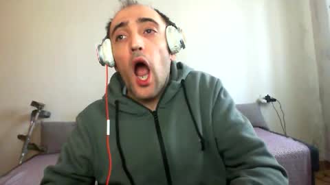 bentish online show from February 18, 8:43 am