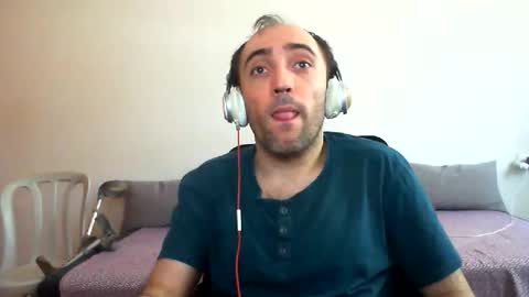 Snapshot of bentish chatting on June 9, 10:16 am bentish online show from June 9, 10:16 am