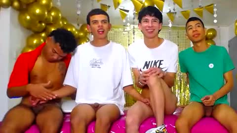 Snapshot of benz_boys chatting on January 9, 3:23 pm benz boys online show from January 9, 3:23 pm