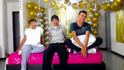 Snapshot of benz_boys chatting on January 14, 12:24 pm benz boys online show from January 14, 12:24 pm