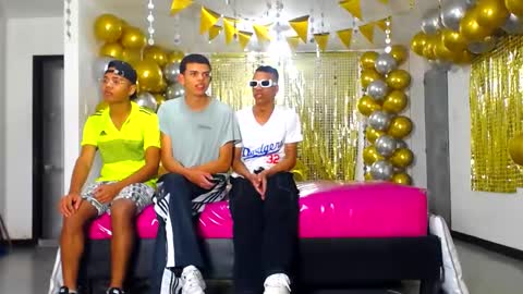 Snapshot of benz_boys chatting on January 19, 12:06 pm benz boys online show from January 19, 12:06 pm