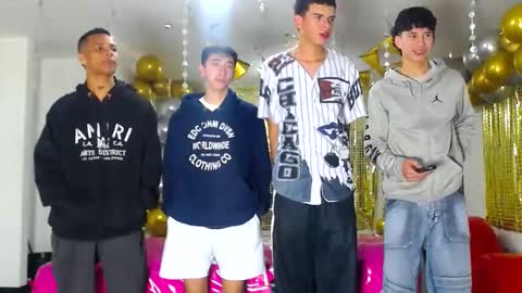 Snapshot of benz_boys chatting on January 24, 12:10 pm benz boys online show from January 24, 12:10 pm