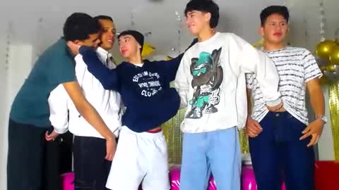 Snapshot of benz_boys chatting on January 27, 12:16 pm benz boys online show from January 27, 12:16 pm