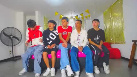 Snapshot of benz_boys chatting on February 28, 12:09 pm benz boys online show from February 28, 12:09 pm