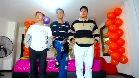 Snapshot of benz_boys chatting on March 11, 12:06 pm benz boys online show from March 11, 12:06 pm