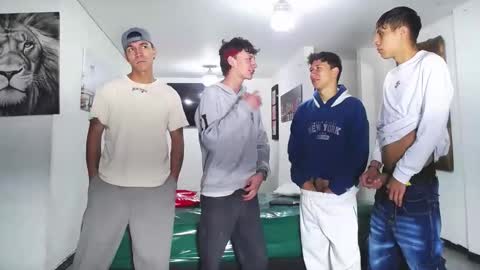 Snapshot of benz_boys chatting on October 16, 12:06 pm benz boys online show from October 16, 12:06 pm