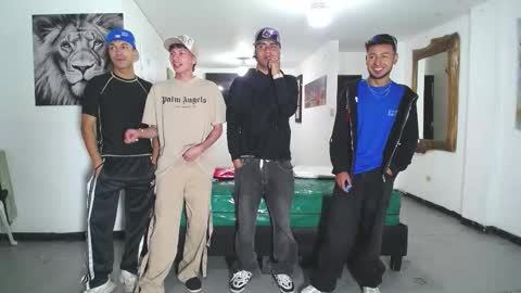 Snapshot of benz_boys chatting on November 4, 11:42 am benz boys online show from November 4, 11:42 am