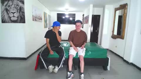 Snapshot of benz_boys chatting on November 7, 12:05 pm benz boys online show from November 7, 12:05 pm