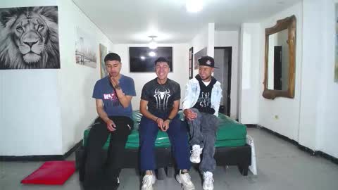 Snapshot of benz_boys chatting on November 13, 11:53 am benz boys online show from November 13, 11:53 am