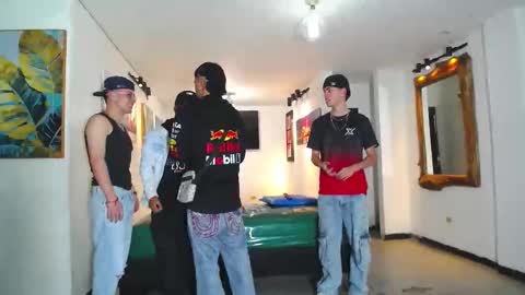 Snapshot of benz_boys chatting on November 15, 12:13 pm benz boys online show from November 15, 12:13 pm