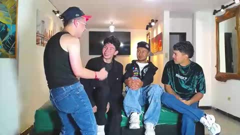 Snapshot of benz_boys chatting on November 22, 11:53 am benz boys online show from November 22, 11:53 am