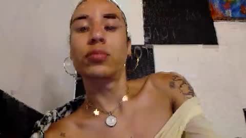 Snapshot of berenice_i chatting on April 24, 10:01 pm berenice_i online show from April 24, 10:01 pm