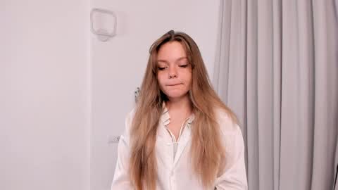 Julie online show from April 19, 6:07 pm