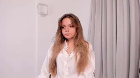 Julie online show from April 19, 6:10 pm