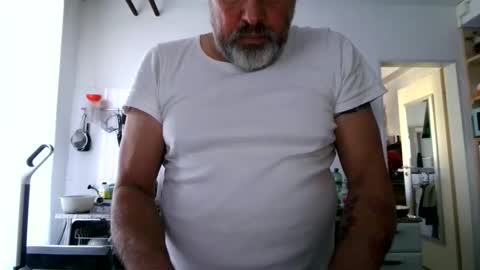 Snapshot of berg_boy chatting on November 8, 9:20 am Martin online show from November 8, 9:20 am