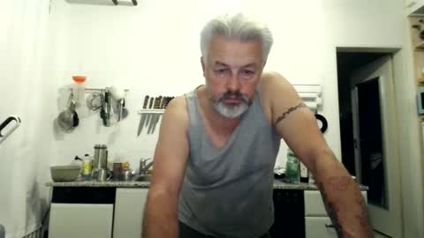 Snapshot of berg_boy chatting on November 11, 10:32 pm Martin online show from November 11, 10:32 pm