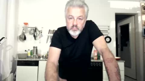 Snapshot of berg_boy chatting on November 17, 10:15 pm Martin online show from November 17, 10:15 pm