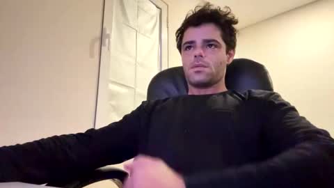 Snapshot of berltex chatting on December 4, 8:23 am Berltex online show from December 4, 8:23 am