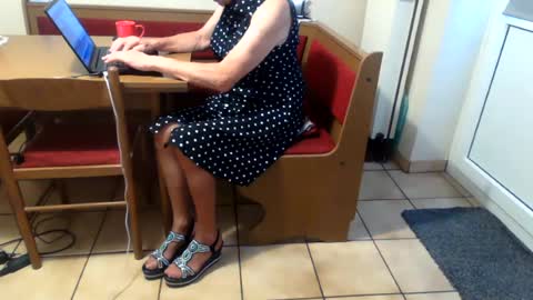 Snapshot of bernadetanylon chatting on July 31, 5:18 am Bernadetanylon online show from July 31, 5:18 am