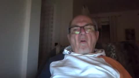 Snapshot of bernard1102 chatting on January 1, 4:29 am bernard1102 online show from January 1, 4:29 am