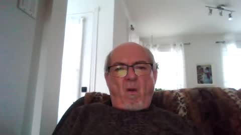 Snapshot of bernard1102 chatting on January 3, 1:25 pm bernard1102 online show from January 3, 1:25 pm