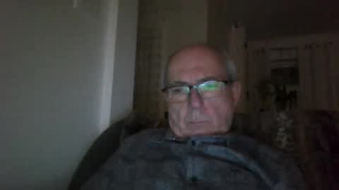 Snapshot of bernard1102 chatting on November 30, 4:38 am bernard1102 online show from November 30, 4:38 am