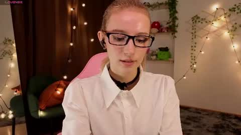 Hi Im NikaComing back online on Monday 3 online show from June 17, 6:27 am
