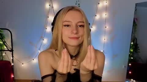 Hi Im NikaComing back online on Monday 3 online show from June 25, 8:52 am