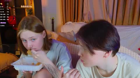 Snapshot of berry_assortment chatting on November 8, 7:01 pm Your sweet Tara and Eva online show from November 8, 7:01 pm