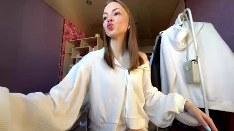 Snapshot of berry_buns chatting on October 6, 5:05 am Sofia online show from October 6, 5:05 am