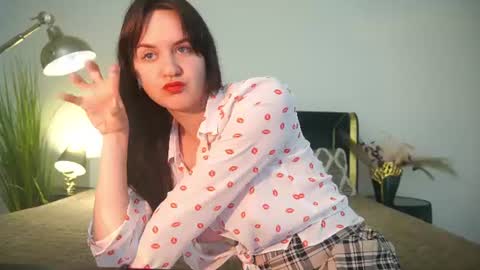 Violette online show from July 5, 4:19 am