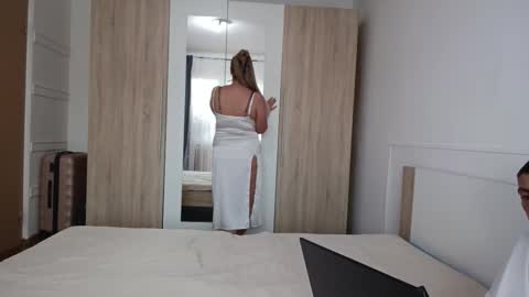 Snapshot of best_couple_for_u chatting on September 28, 2:33 pm Alex and Victoria online show from September 28, 2:33 pm